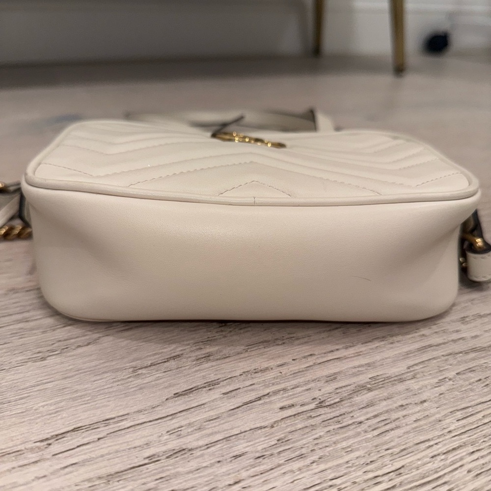 Gucci GG Marmont Camera Bag
Matelasse Mini White - Picture 7 of 13